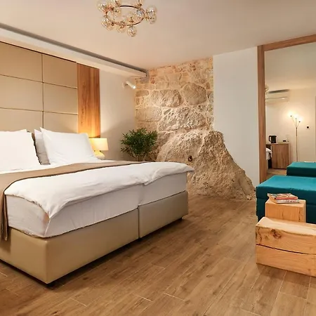 Ibella Luxury Split